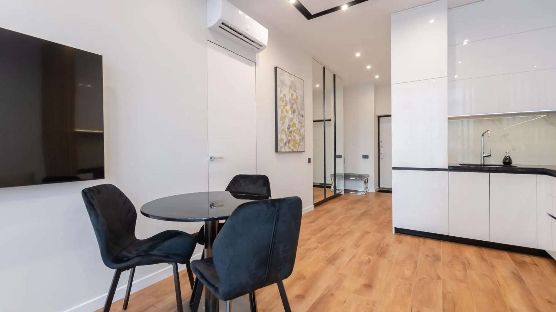 Petrovdom 2-5 New Apartment In Rc Novopecherski Lypky, 19B Andrii Verkhogliad Street Kiev Oekraïne